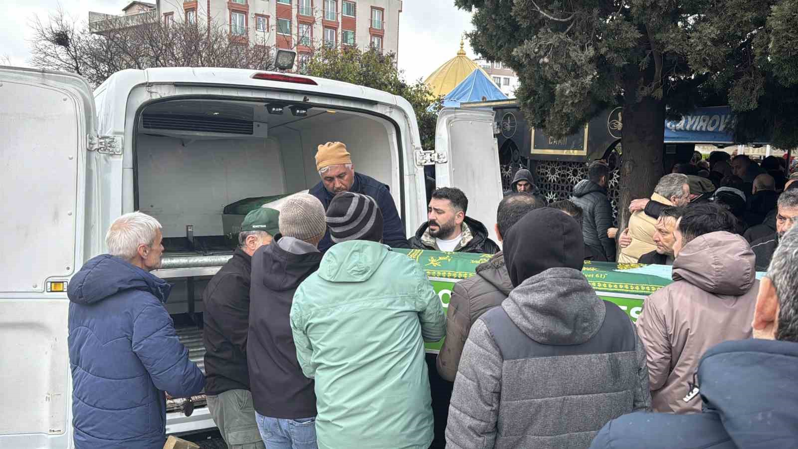 Burdur’daki kazada ölen aynı aileden 4 kişi Kocaeli’de toprağa verildi
