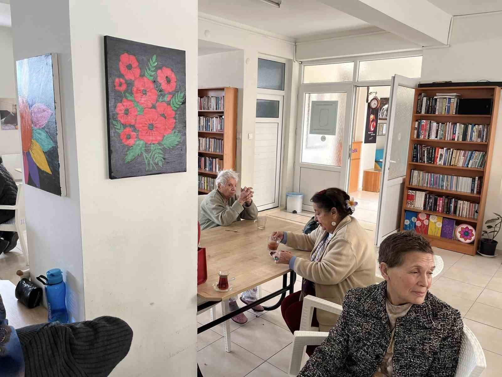 Burhaniye’ de Halk İnisiyatifinden huzurevi ziyareti
