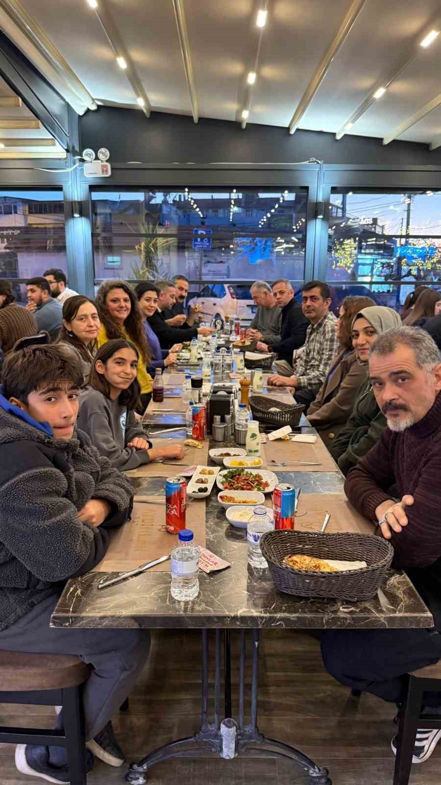 Burhaniye’de Adalet Sen üyelerine iftar verdi
