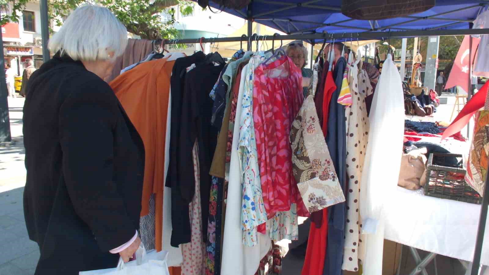 Burhaniye’de Aile Destek Merkezi dönem sergisi açıldı
