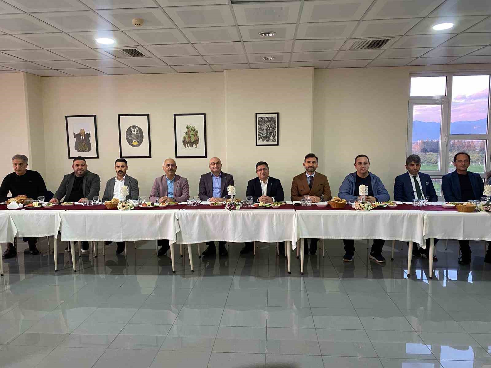 Burhaniye’de akademik ve idari personel iftarda buluştu
