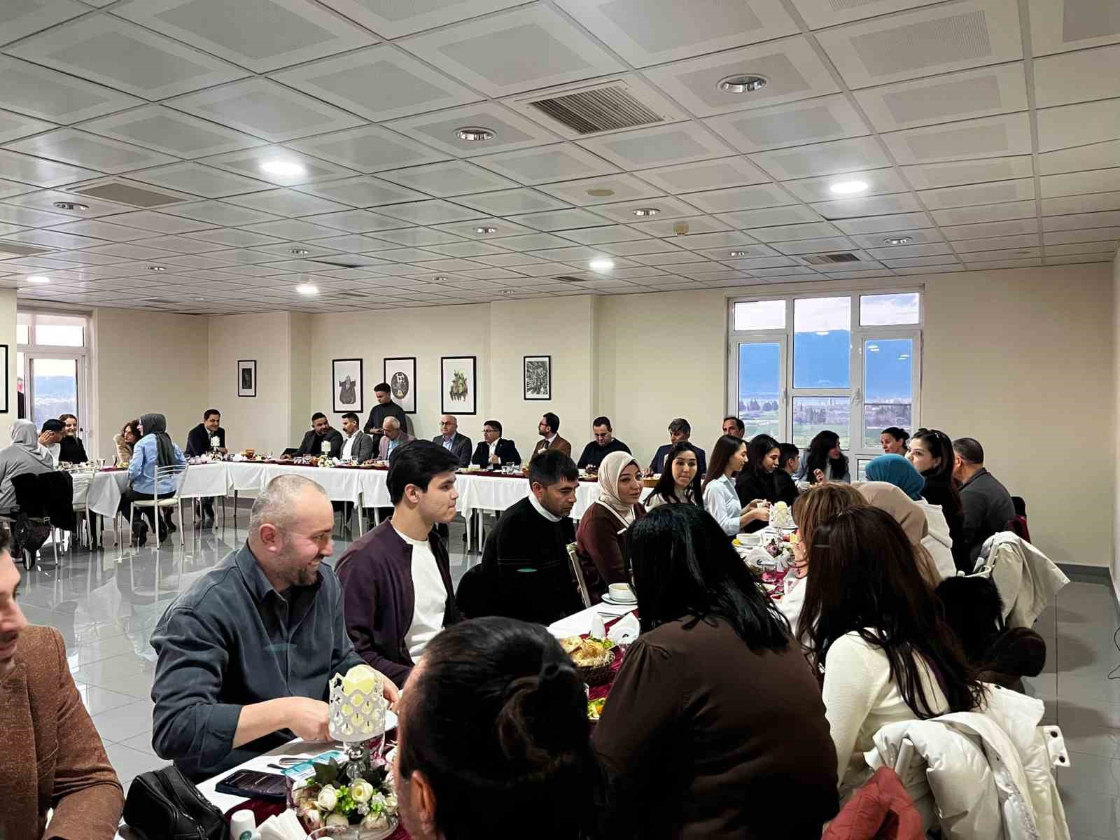 Burhaniye’de akademik ve idari personel iftarda buluştu
