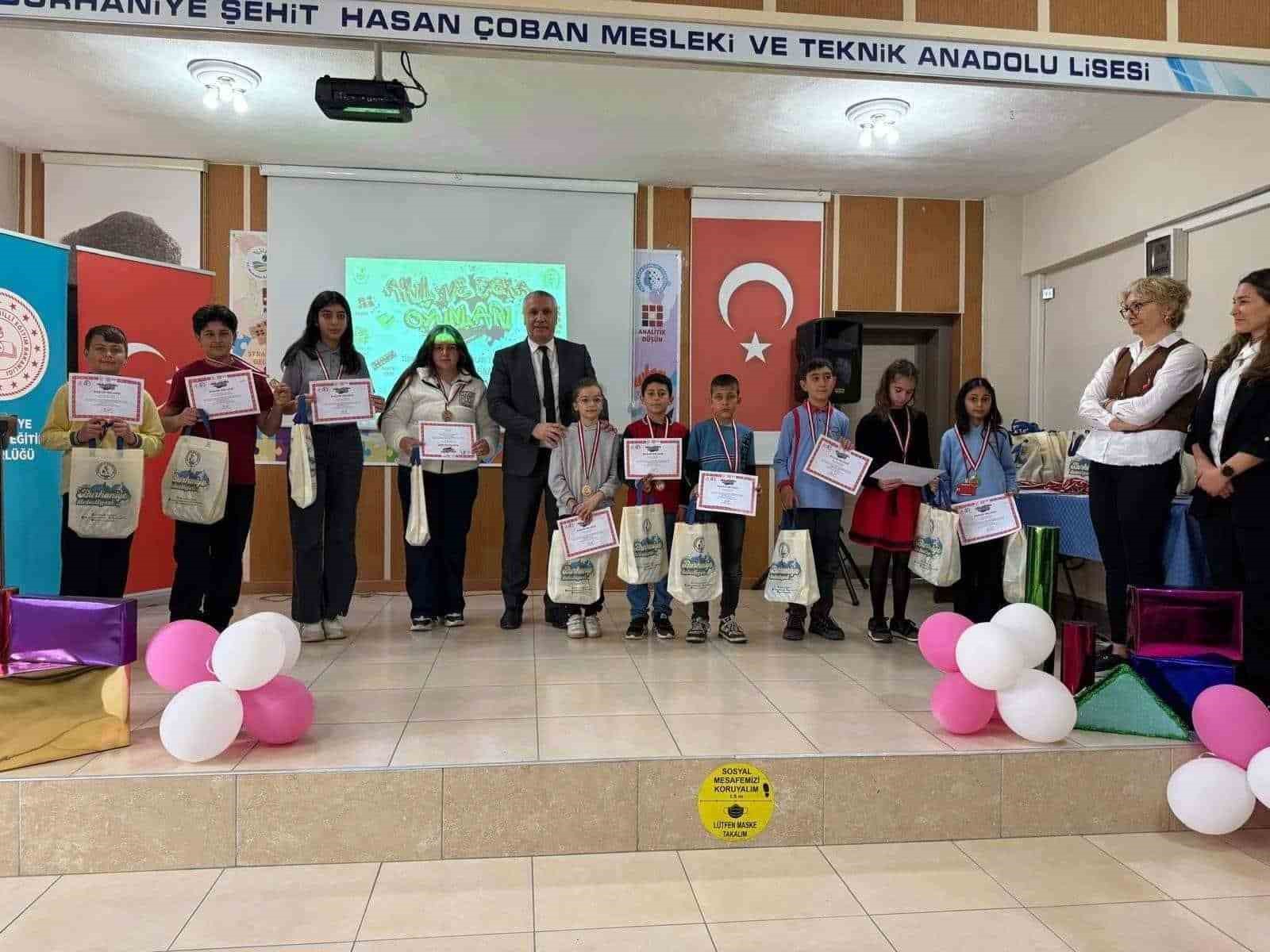 Burhaniye’de Akıl ve Zekâ Oyunları ödül töreni yapıldı
