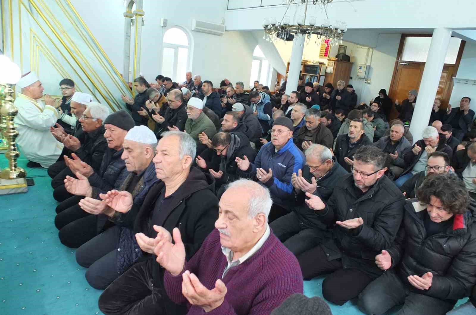 Burhaniye’de bayram namazında camiler doldu
