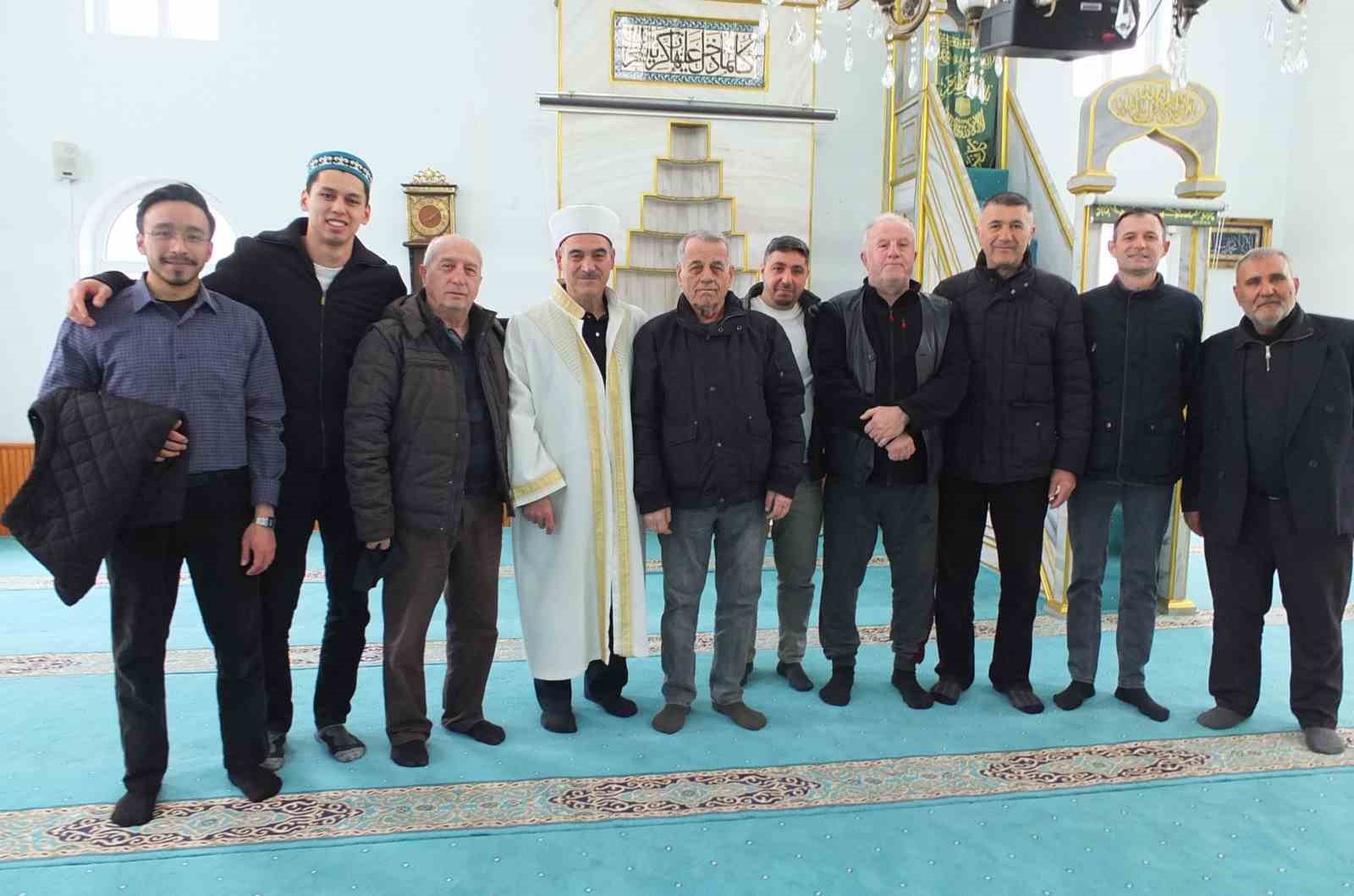 Burhaniye’de bayram namazında camiler doldu
