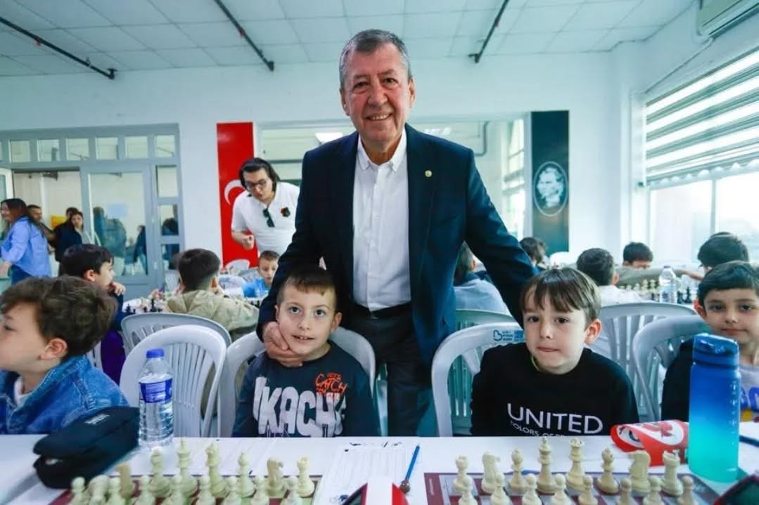 Burhaniye’de çocukların satranç heyecanı başladı
