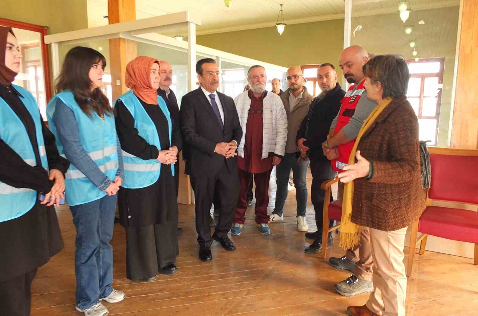 Burhaniye’de deprem fotoğrafları sergisi açıldı
