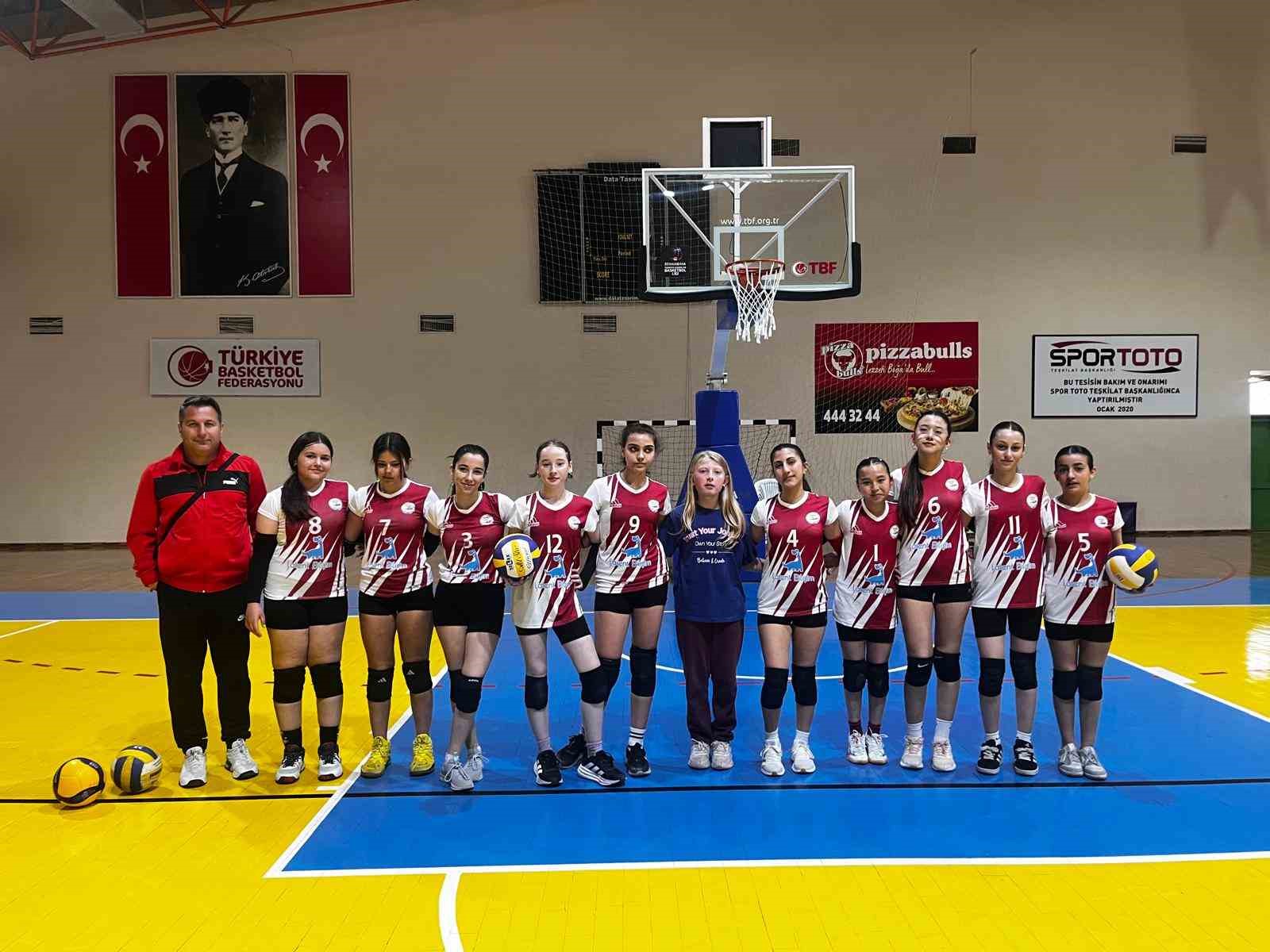 Burhaniye’de Geleneksel Çocuk Sporcular Şenliği başladı
