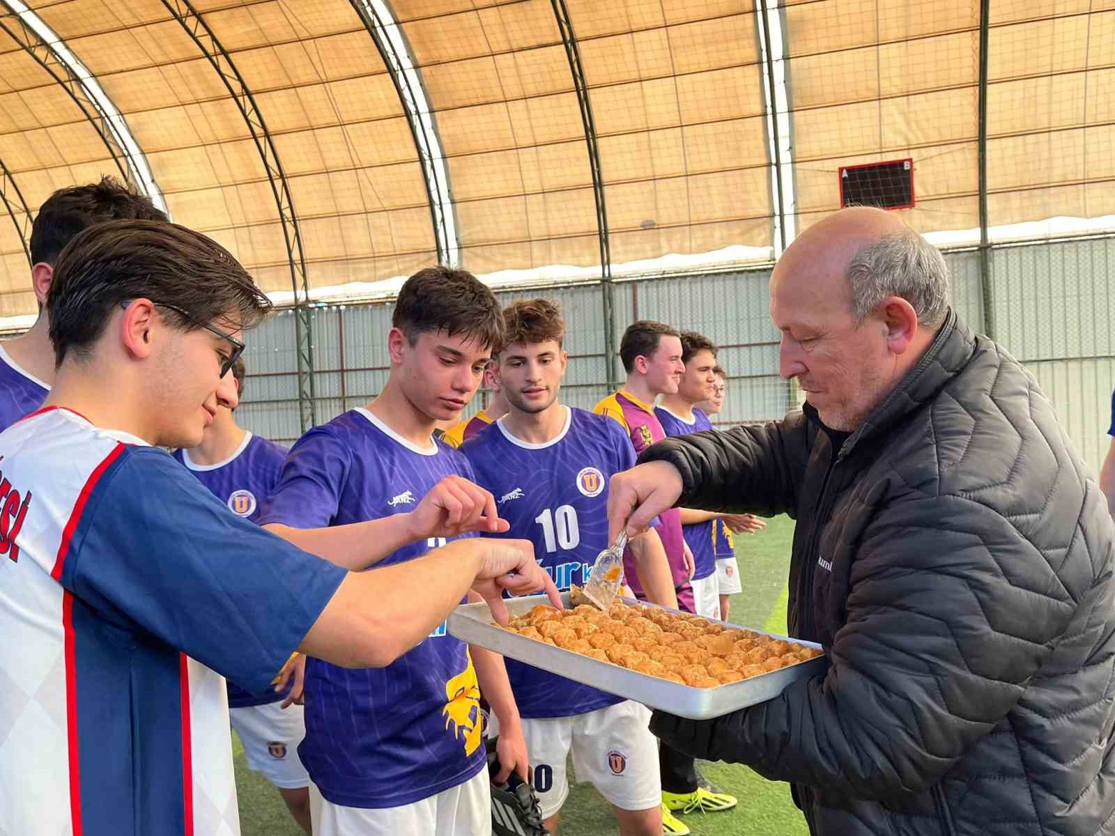 Burhaniye’de Gençlik Futbol Müsabakası finali yapıldı
