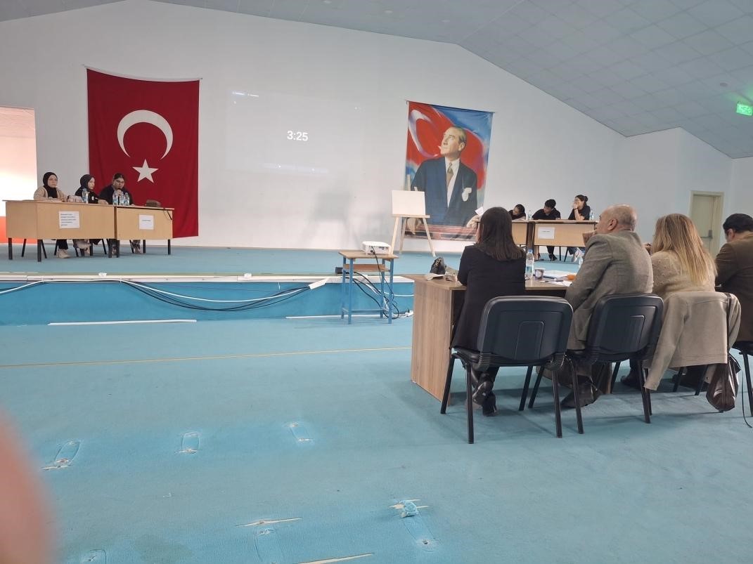 Burhaniye’de iklim değişikliği konulu münazara yarışmaları sonuçlandı

