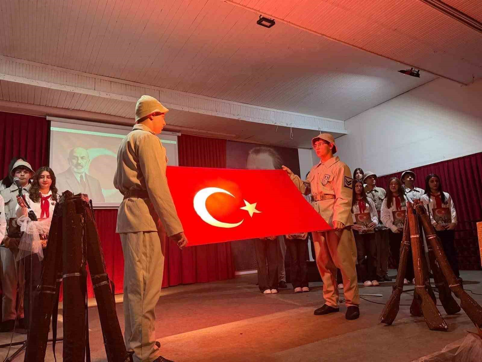 Burhaniye’de İstiklal Marşının kabulü ve Mehmet Akif Ersoy’u anma programı düzenlendi
