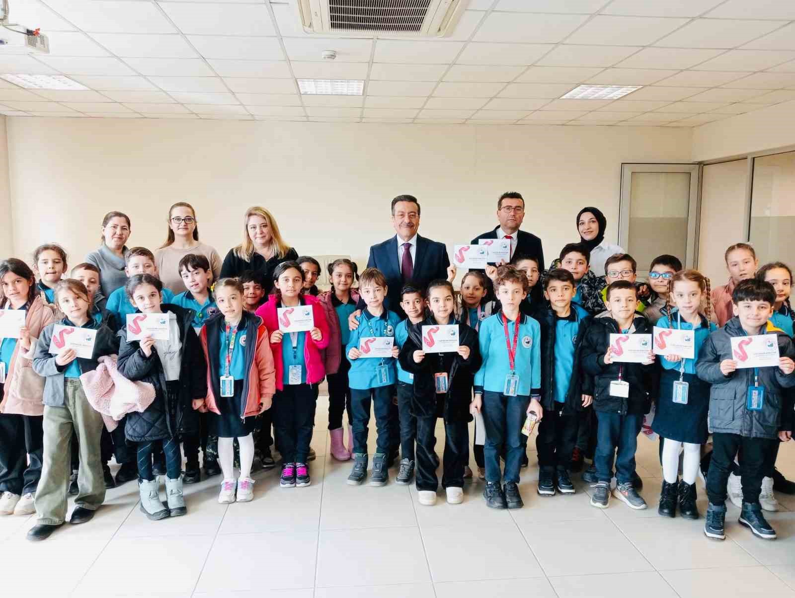 Burhaniye’de Kaymakam Atilla, küçük öğrencileri ağırladı
