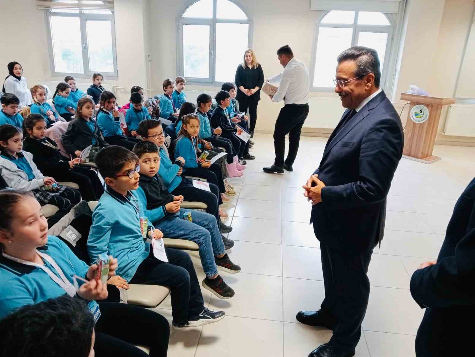 Burhaniye’de Kaymakam Atilla, küçük öğrencileri ağırladı
