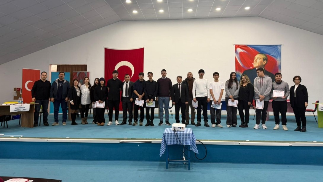 Burhaniye’de Korkma Gençliğin Ruhu Burada konulu bilgi yarışması yapıldı
