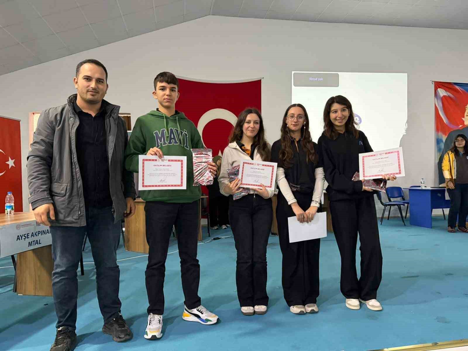 Burhaniye’de Korkma Gençliğin Ruhu Burada konulu bilgi yarışması yapıldı
