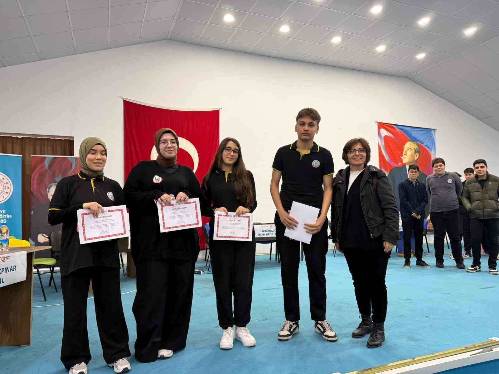 Burhaniye’de Korkma Gençliğin Ruhu Burada konulu bilgi yarışması yapıldı
