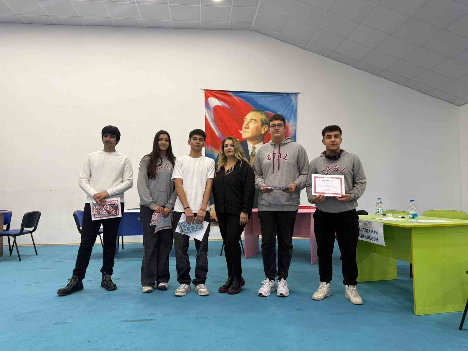 Burhaniye’de Korkma Gençliğin Ruhu Burada konulu bilgi yarışması yapıldı
