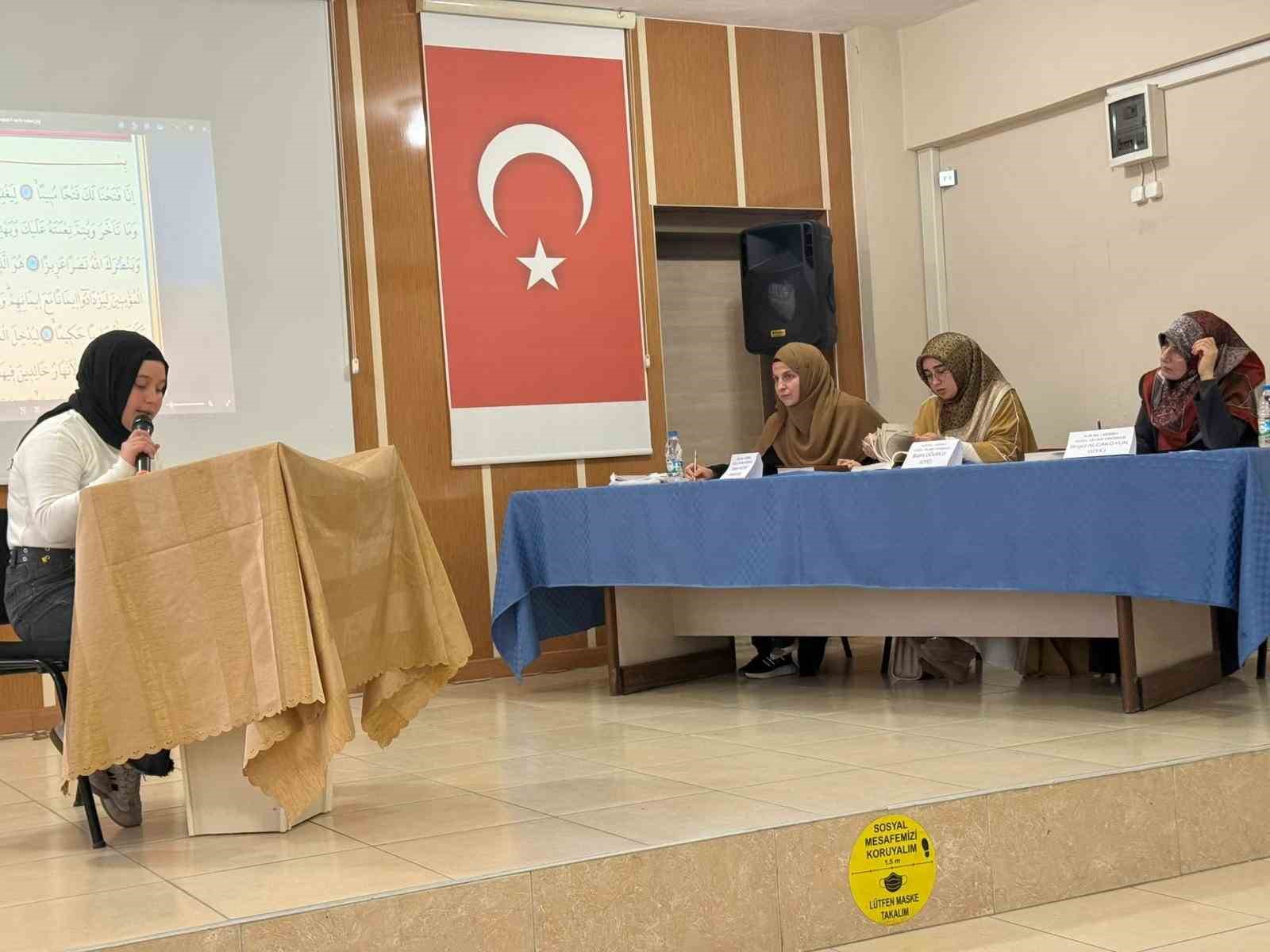 Burhaniye’de öğrenciler arasında bilgi yarışması yapıldı
