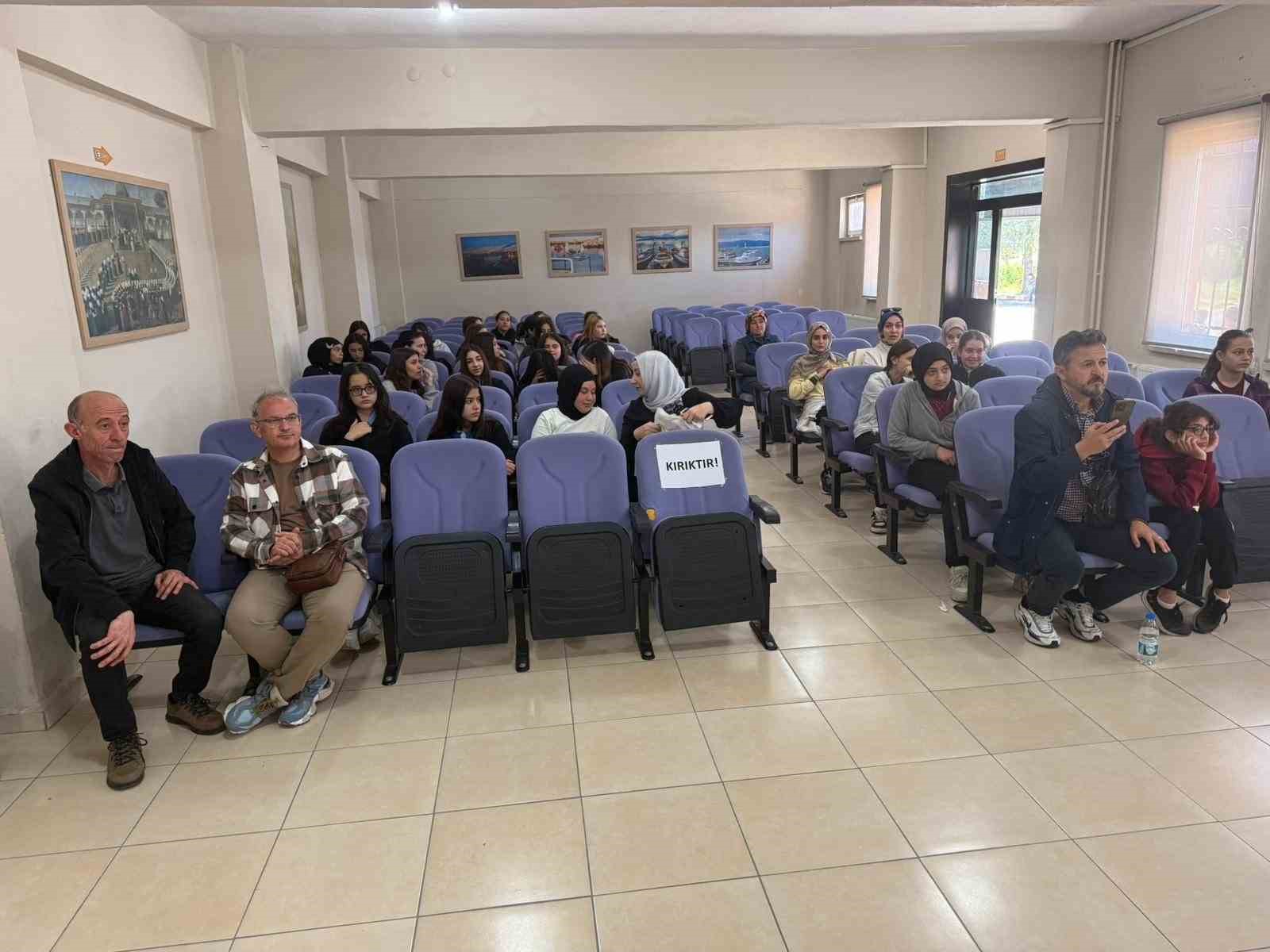 Burhaniye’de öğrenciler arasında bilgi yarışması yapıldı
