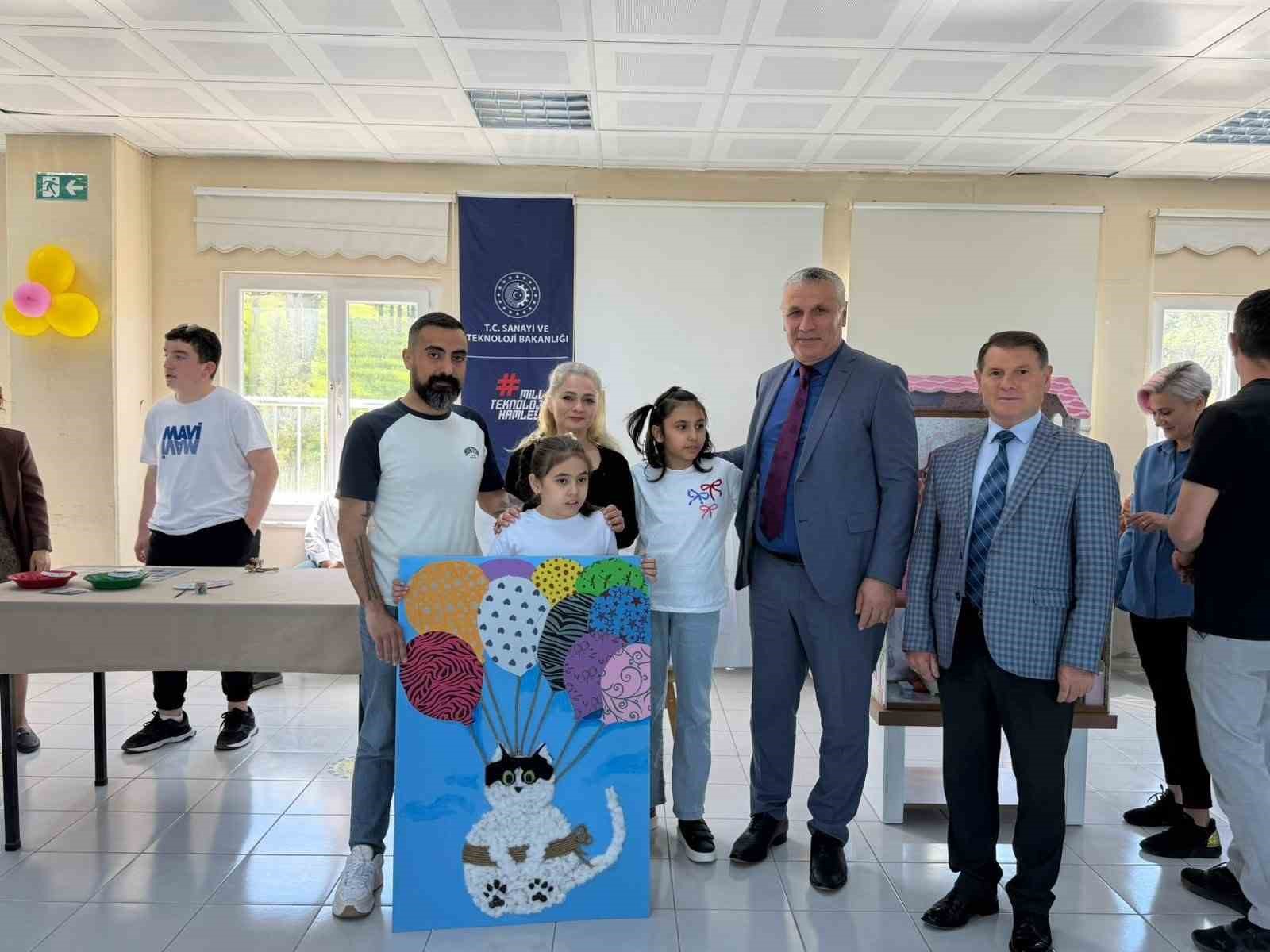 Burhaniye’de özel öğrencilerin düzenlediği bilim fuarı ilgi gördü
