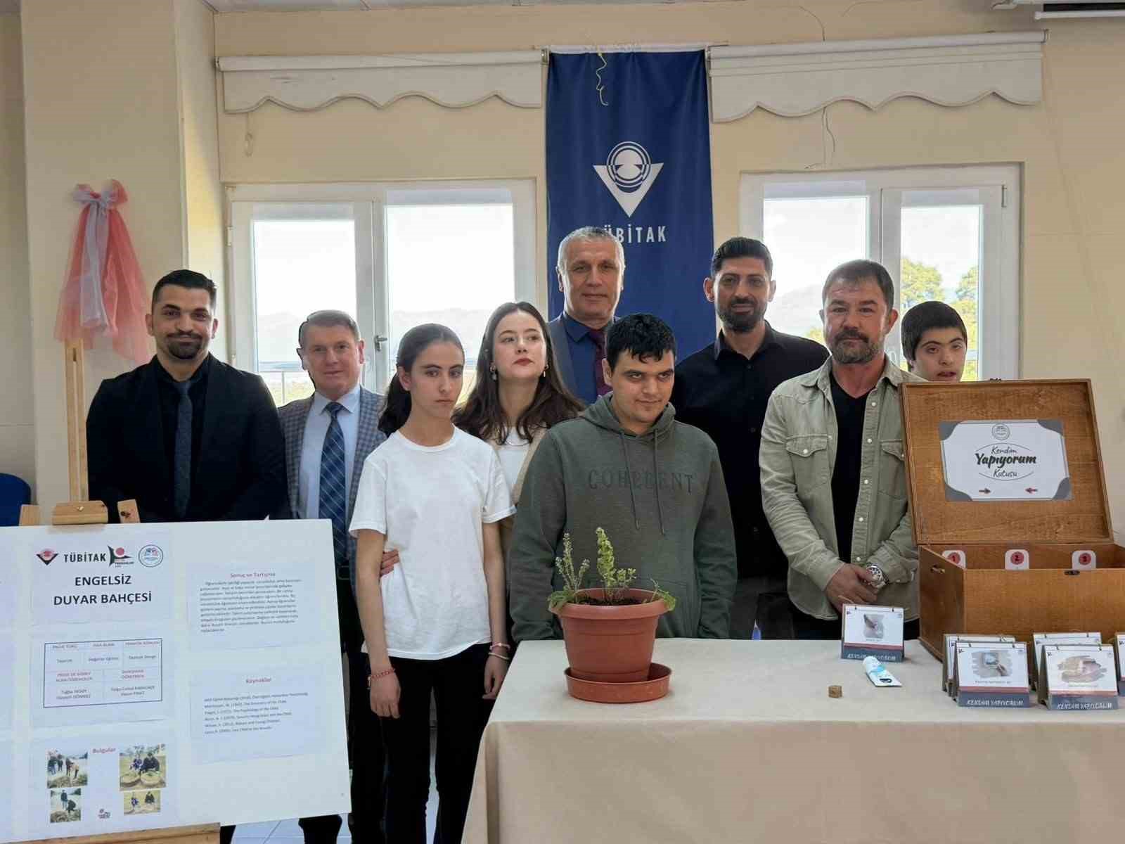 Burhaniye’de özel öğrencilerin düzenlediği bilim fuarı ilgi gördü
