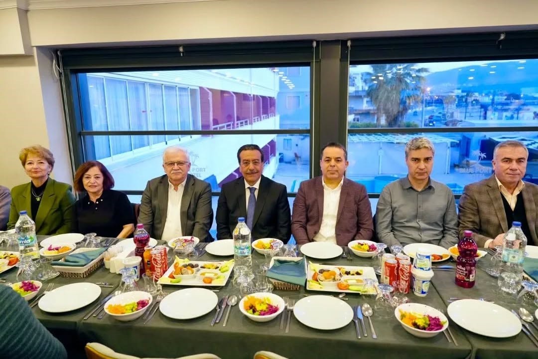 Burhaniye’de şehit aileleri ile gaziler iftarda buluştu
