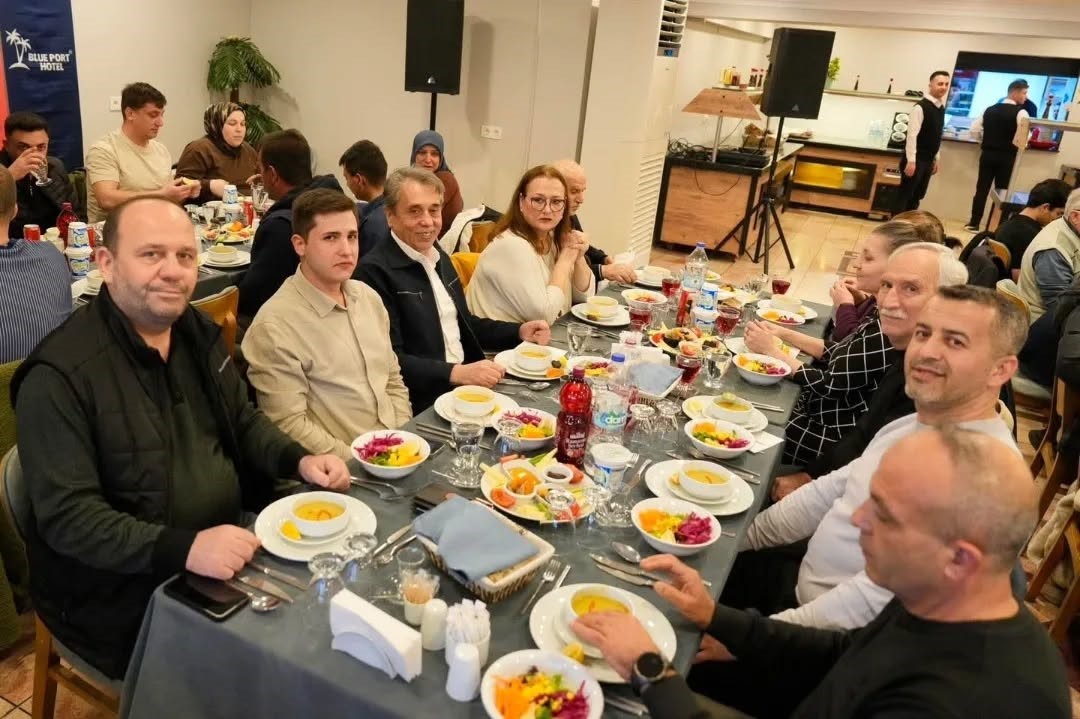 Burhaniye’de şehit aileleri ile gaziler iftarda buluştu

