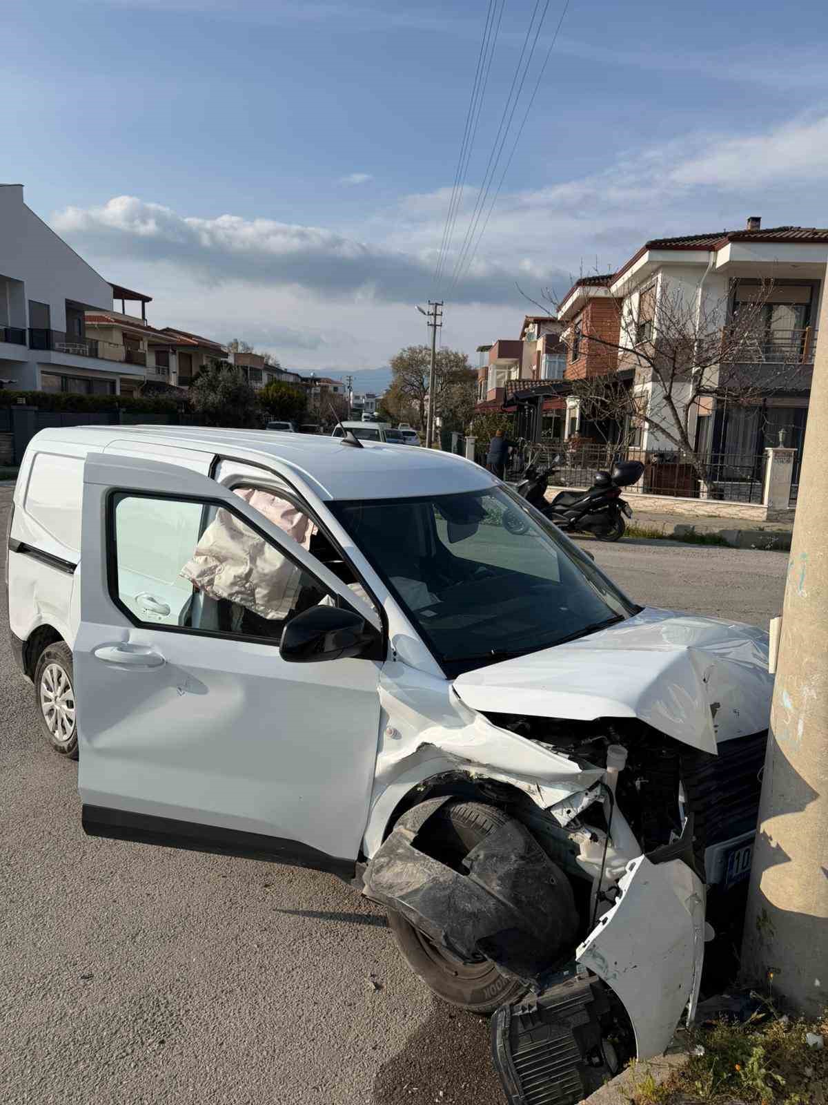 Burhaniye’de sık kaza yaşanan kavşağa düzenleme yapılması istendi
