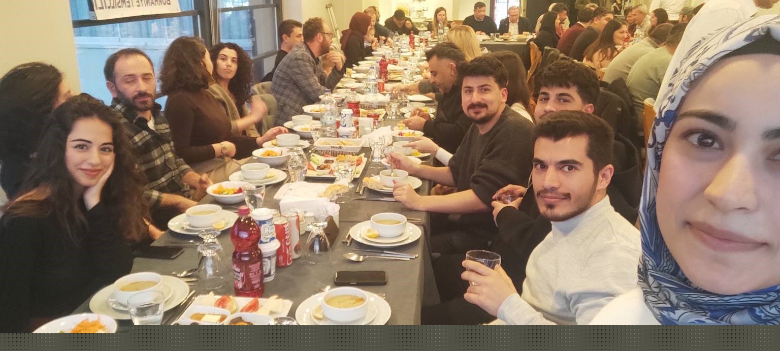Burhaniyeli mimarlar iftarda buluştu
