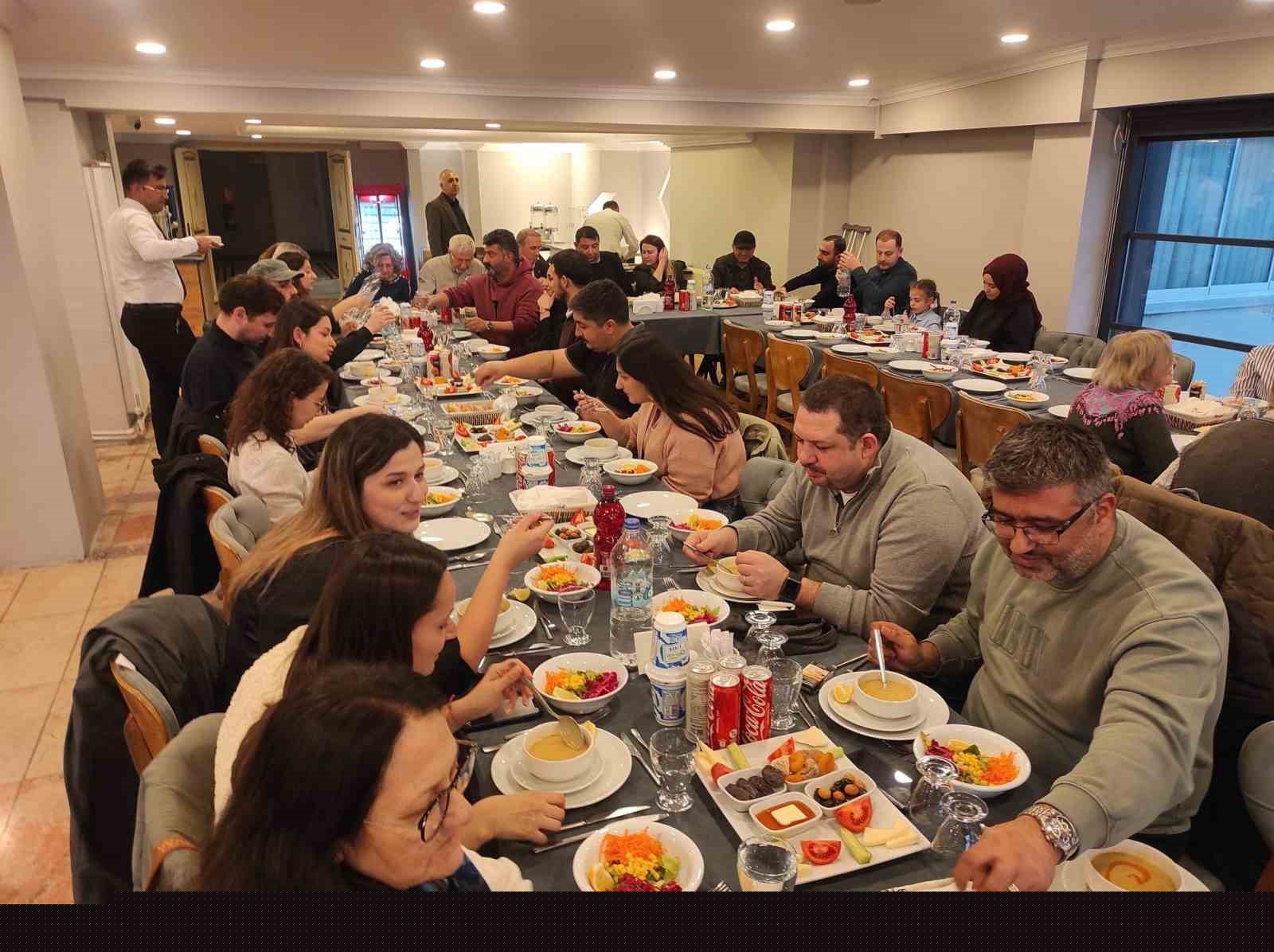 Burhaniyeli mimarlar iftarda buluştu
