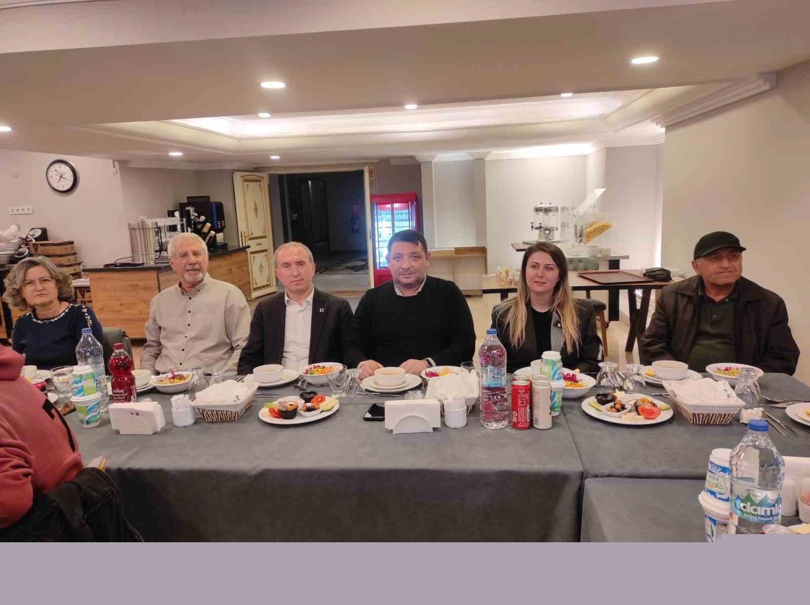 Burhaniyeli mimarlar iftarda buluştu
