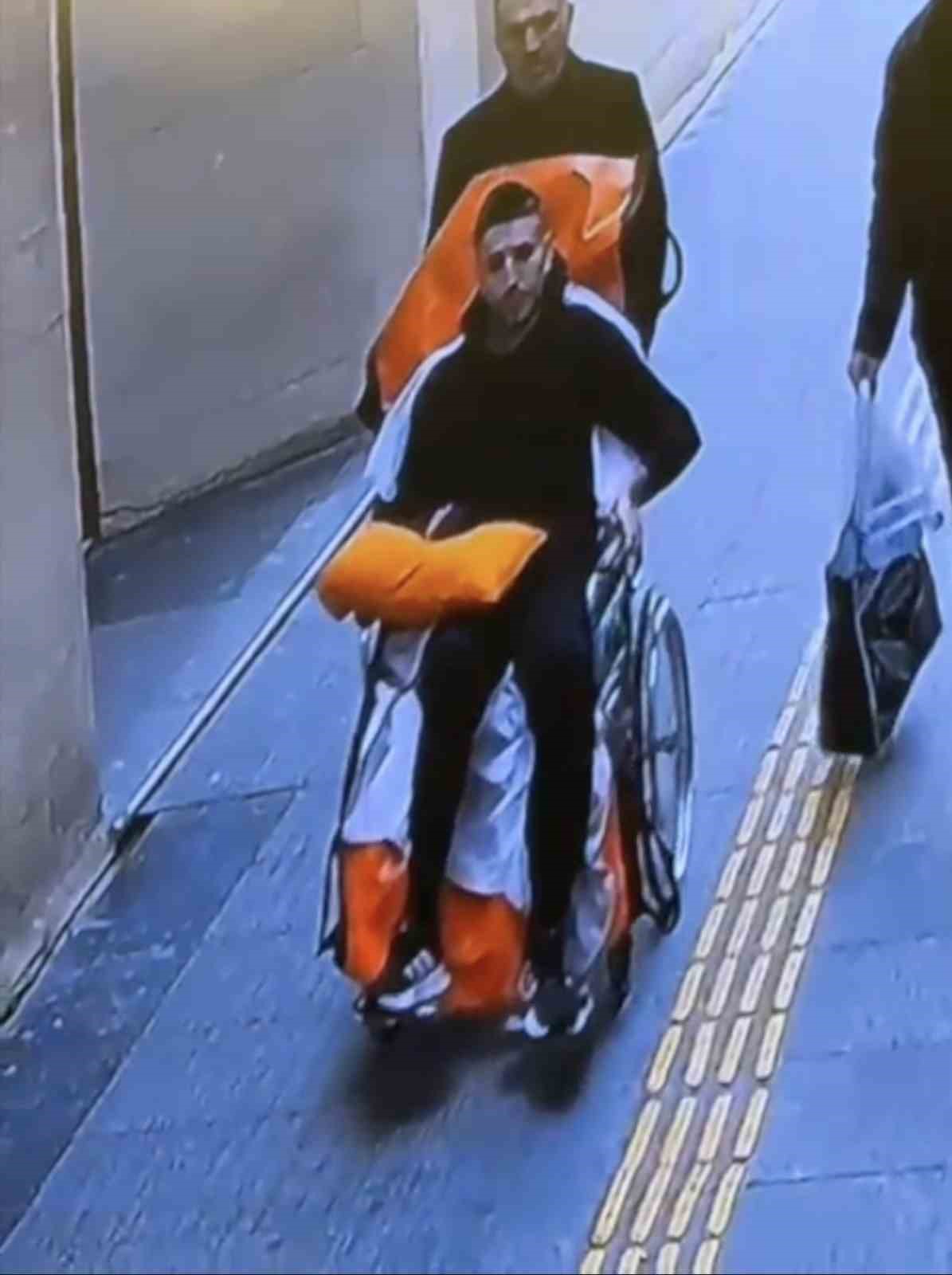 Bursa Adliyesinde 2 kişinin öldüğü, 1 uzman çavuşun şehit olduğu kanlı saldırının yeni görüntüleri ortaya çıktı
