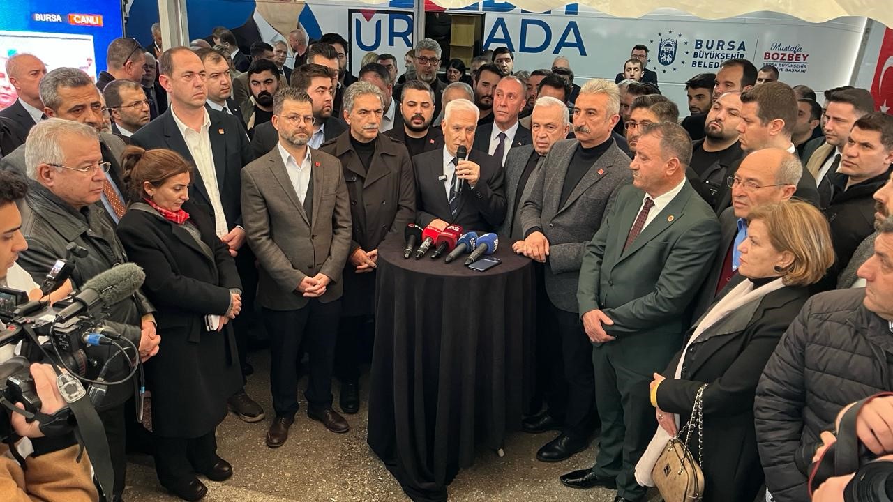 Bursa Büyükşehir Belediye Başkanı Bozbey: "Bunlar bizi asla yıldıramaz, yıldırması da mümkün değildir"
