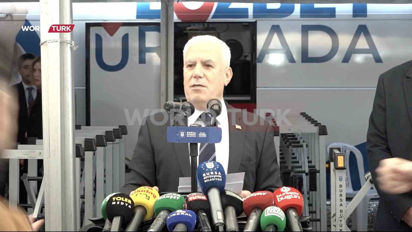 Bursa Büyükşehir Belediye Başkanı Bozbey’e saldırı girişimi kameralara yansıdı
