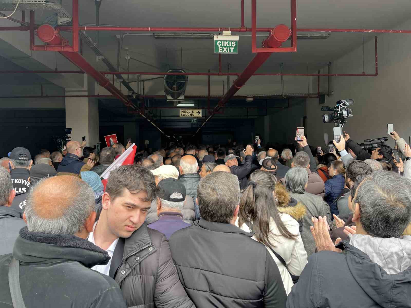 Bursa Büyükşehir Belediye Meclisi’ndeki seçim öncesi gerginlik yaşandı
