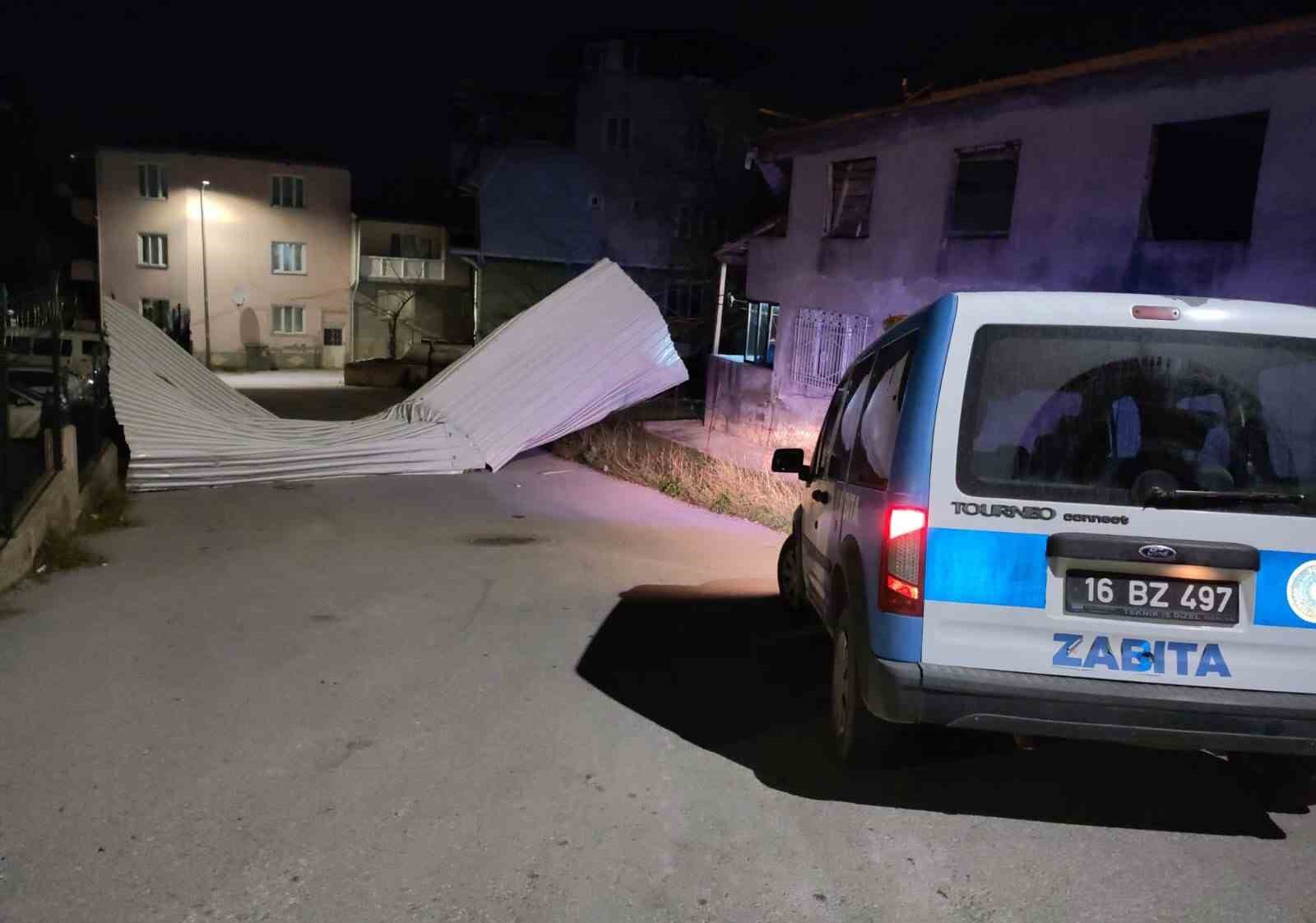 Bursa Büyükşehir, şiddetli rüzgara karşı teyakkuzda
Bursa Büyükşehir, şiddetli rüzgara karşı teyakkuzda