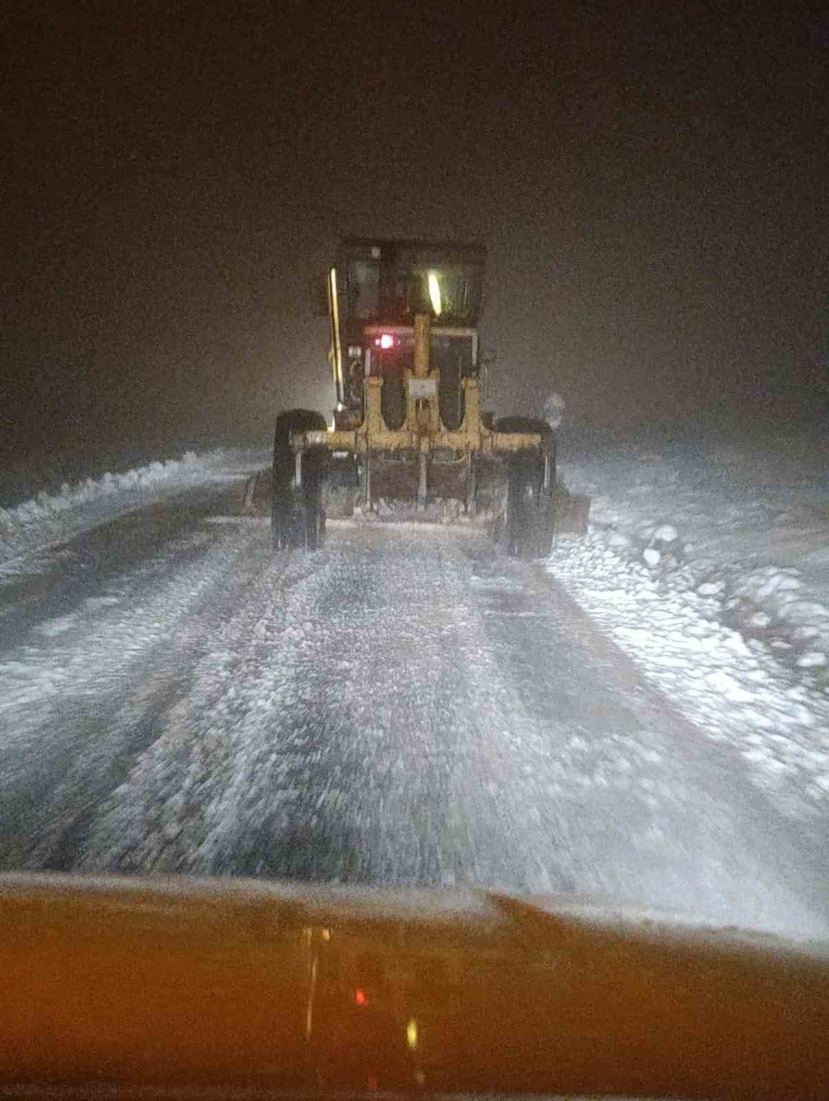 Bursa Büyükşehir’den kar mesaisi
Bursa Büyükşehir’den kar mesaisi