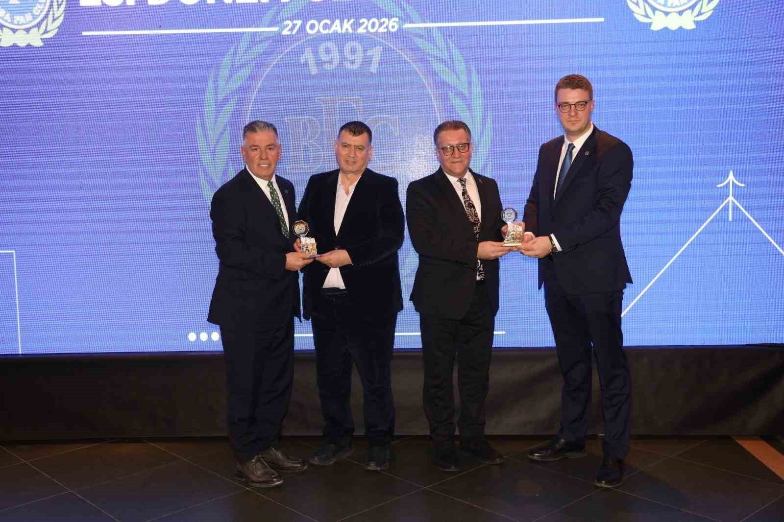 Bursa Fan Clup’te bayrak değişimi
Bursa Fan Clup’te bayrak değişimi