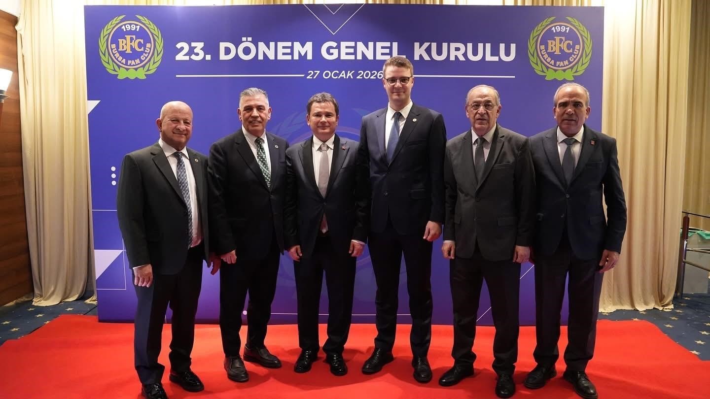 Bursa Fan Clup’te bayrak değişimi
Bursa Fan Clup’te bayrak değişimi