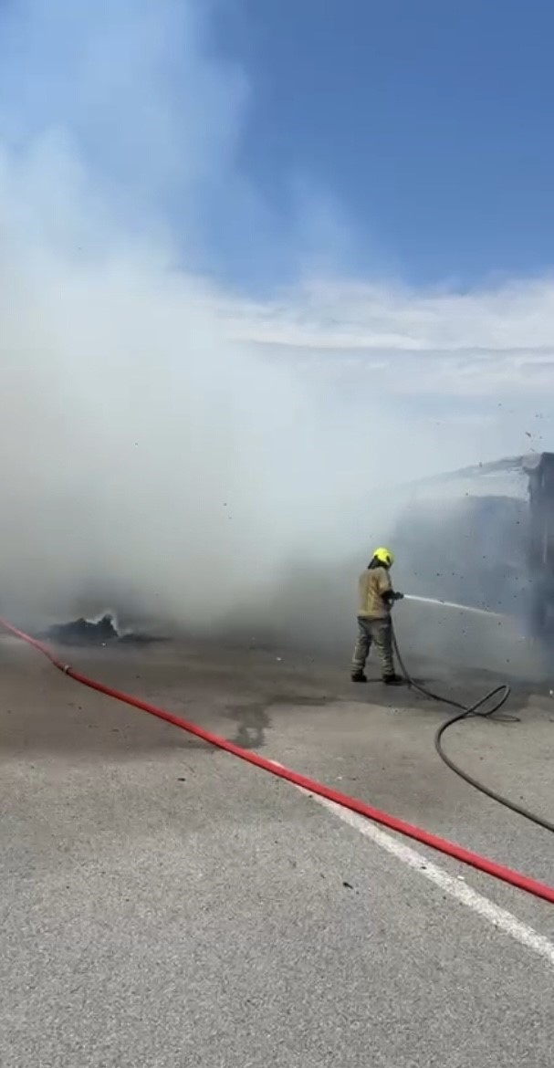 Bursa gişelerde yanan tır küle döndü
