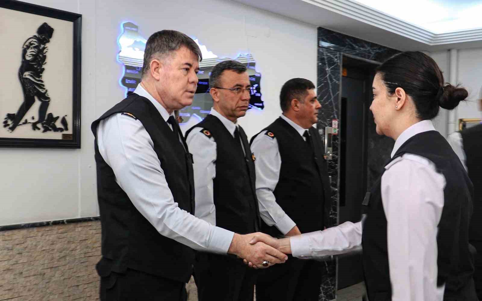 Bursa İl Jandarma Komutanı Tataroğlu personelle bayramlaştı
