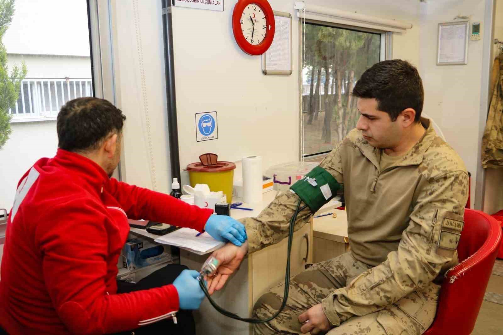Bursa Jandarması’ndan Kızılay’a anlamlı katkı
