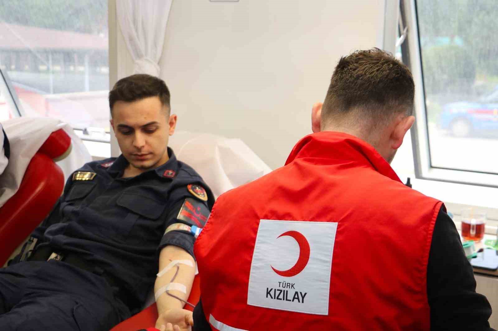 Bursa Jandarması’ndan Kızılay’a anlamlı katkı
