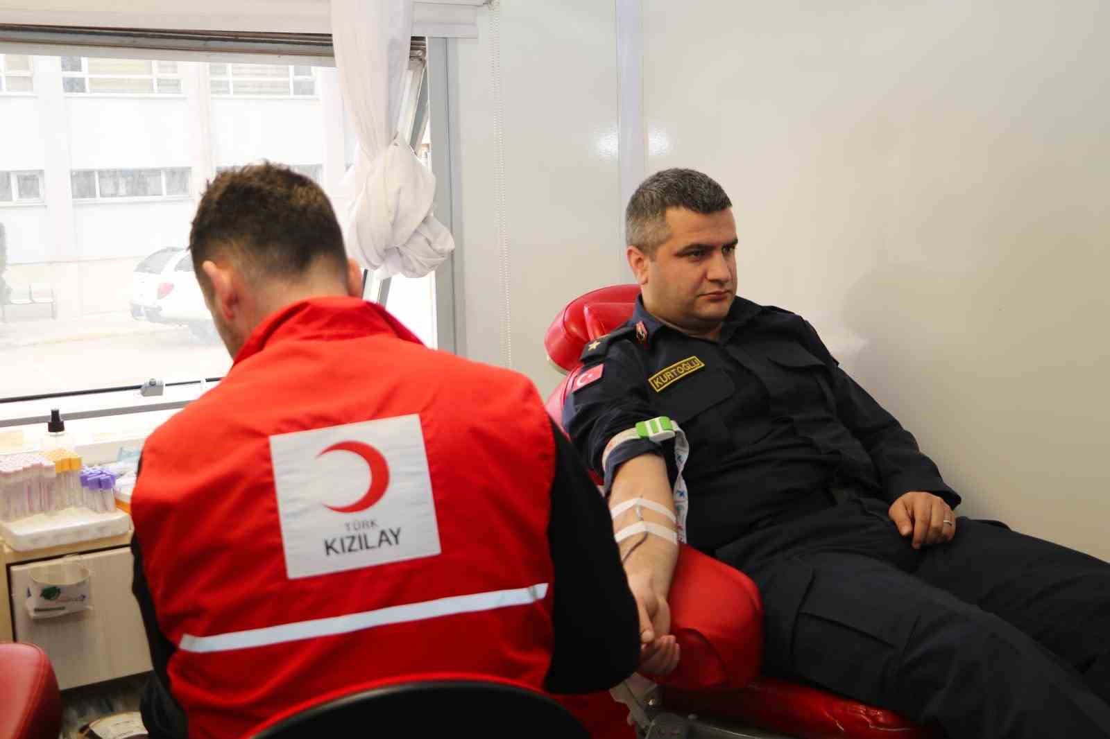 Bursa Jandarması’ndan Kızılay’a anlamlı katkı
