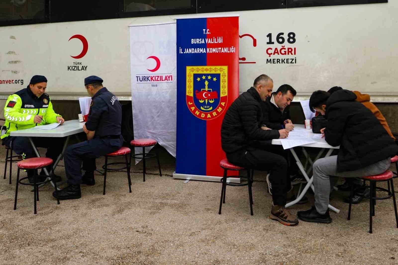 Bursa Jandarması’ndan Kızılay’a anlamlı katkı
