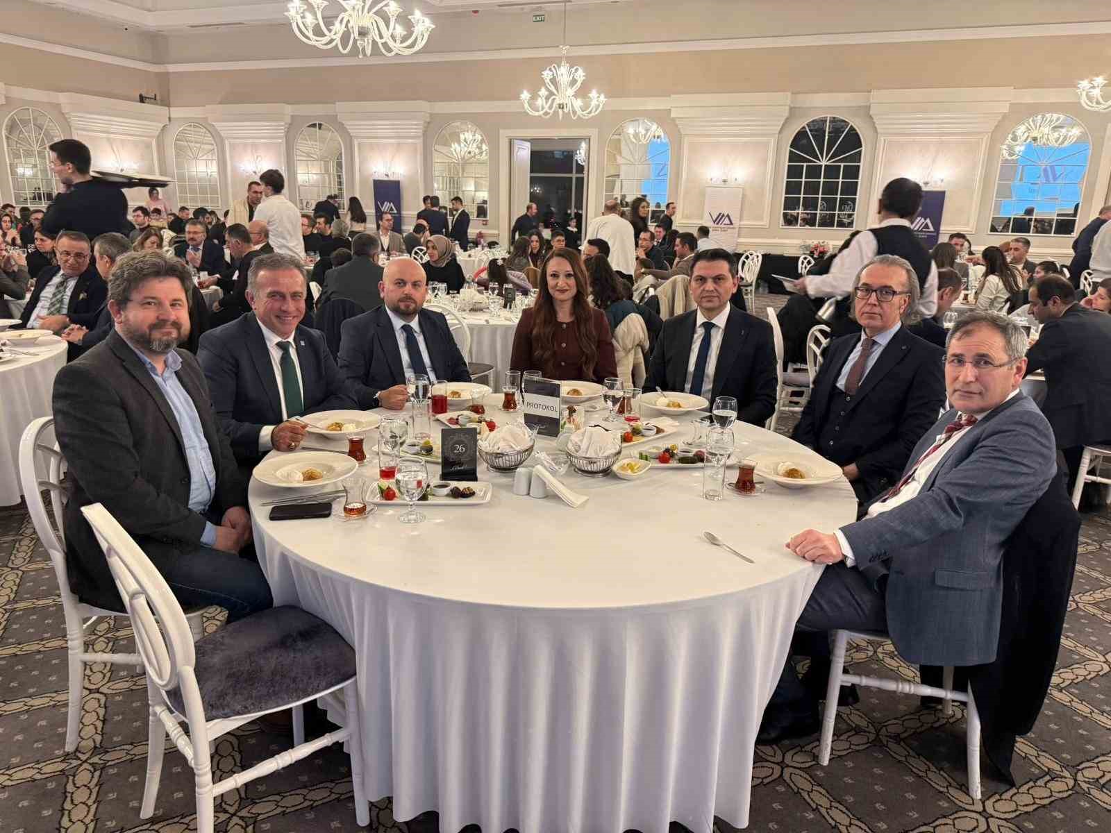 Bursa Maliye protokolü VMD iftarında buluştu
Bursa Maliye protokolü VMD iftarında buluştu