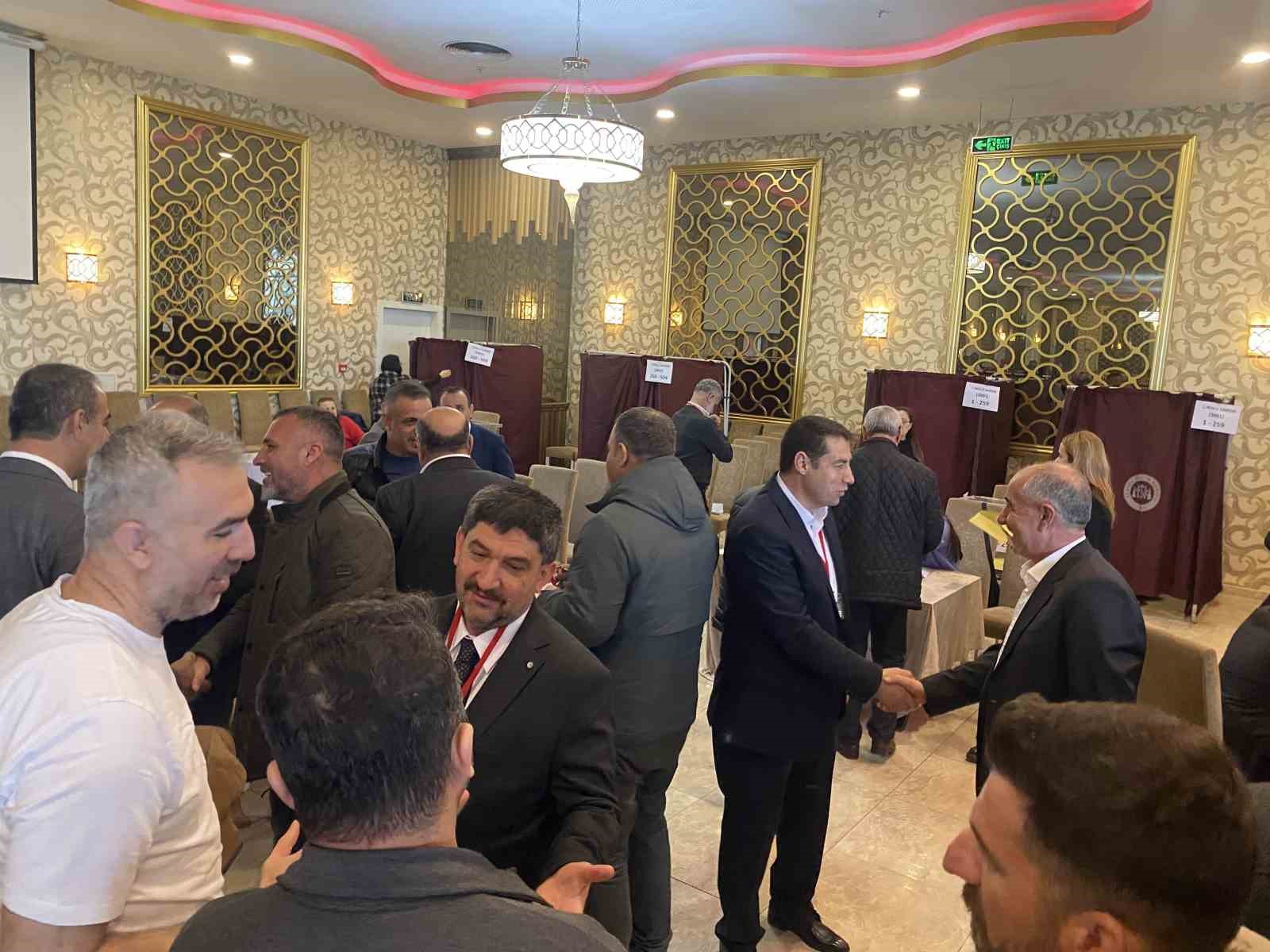 Bursa Özel Halk Otobüsçüleri Odası’nda başkanlığa Ramazan Çalan seçildi
