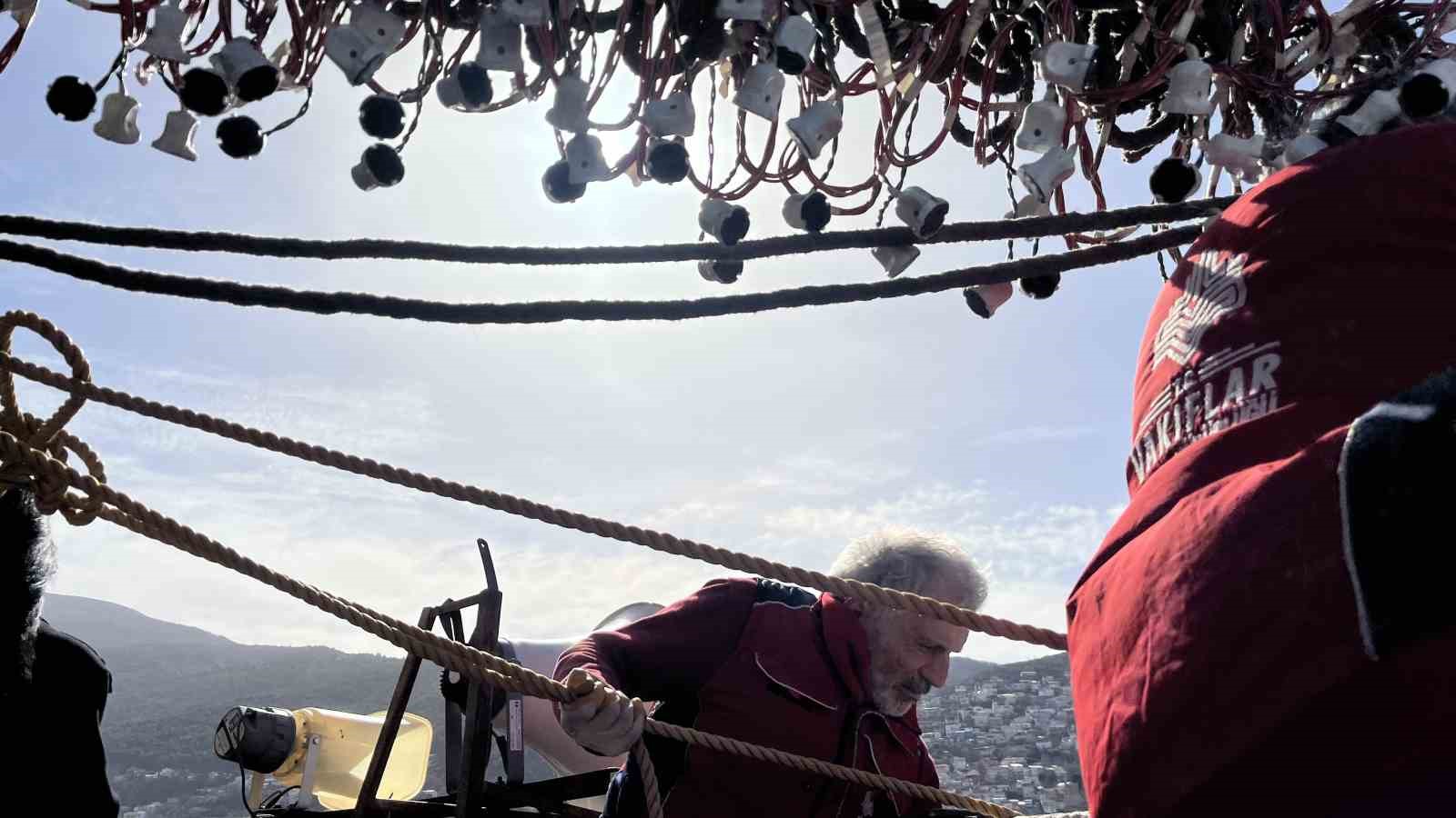 Bursa Ulu Cami’ye Ramazan mahyası: ’Kul hakkından sakın’
