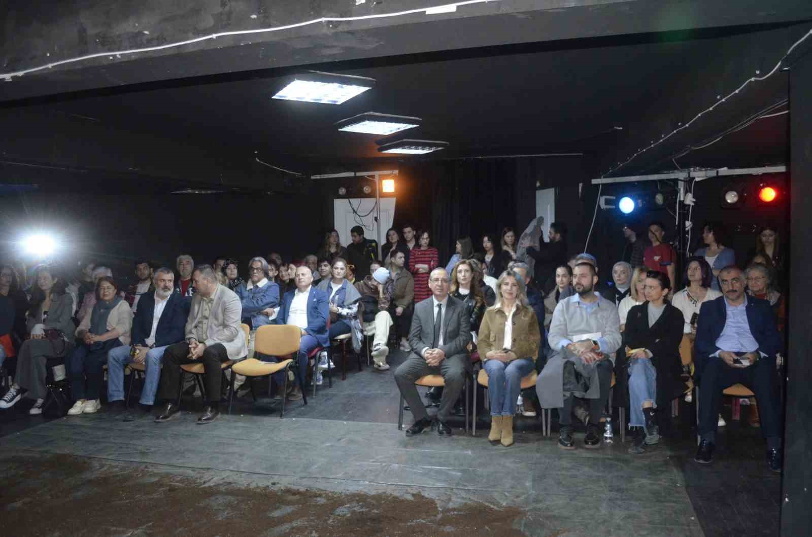 Bursa Uludağ Üniversitesi Güzel Sanatlar Fakültesi’nde tiyatro günü
