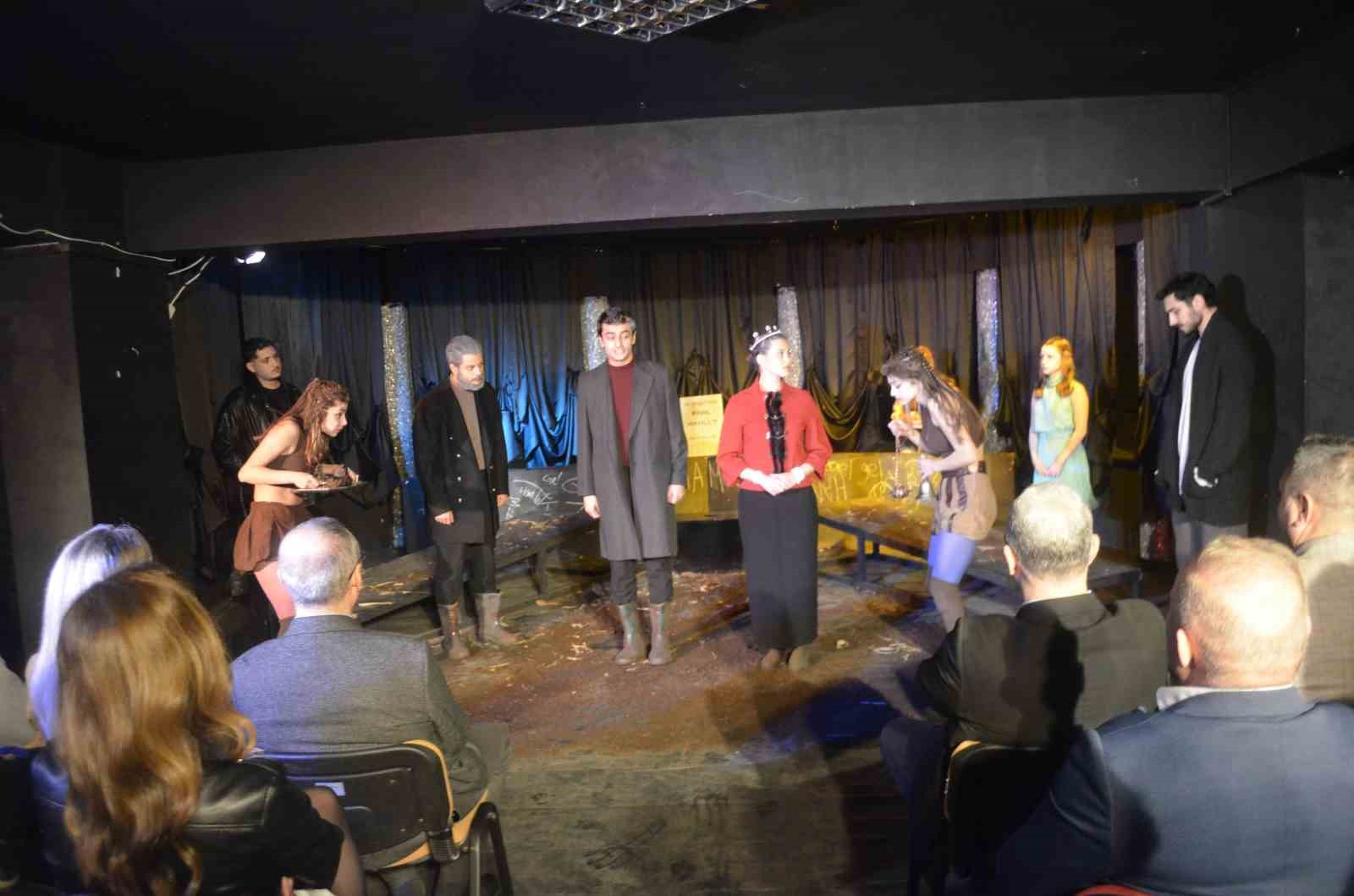 Bursa Uludağ Üniversitesi Güzel Sanatlar Fakültesi’nde tiyatro günü
